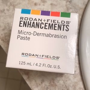 Micro dermabrasion paste